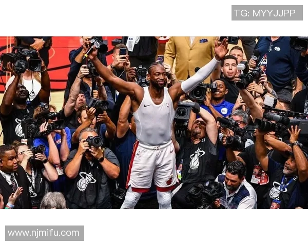 韦德带领热火对决活塞展现篮球魅力与激情的精彩瞬间