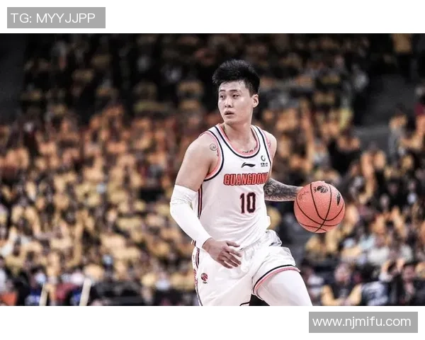 马尚布鲁克斯的篮球之路:从青涩新秀到赛场巨星的蜕变与成长